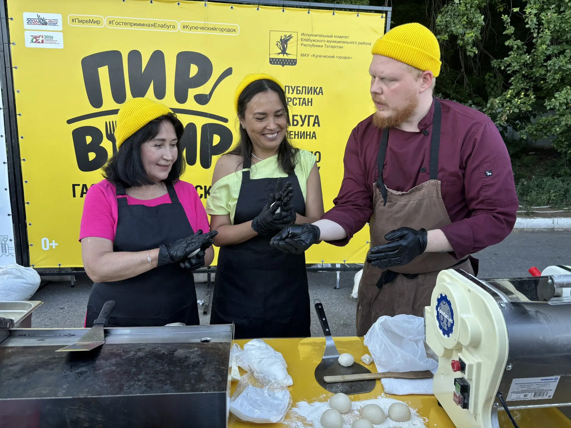 На городском пляже Елабуги звучала музыка и готовили такос