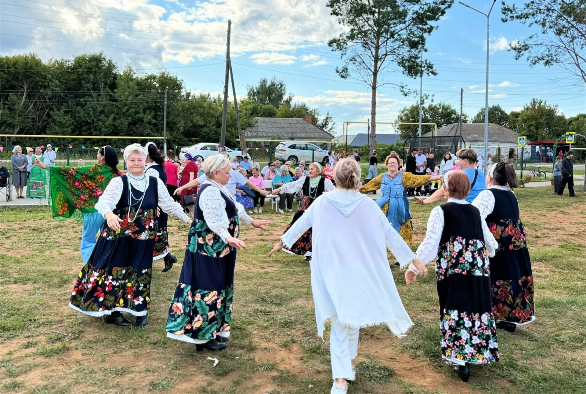 В селе Большое Елово прошел Медово-яблочный фестиваль