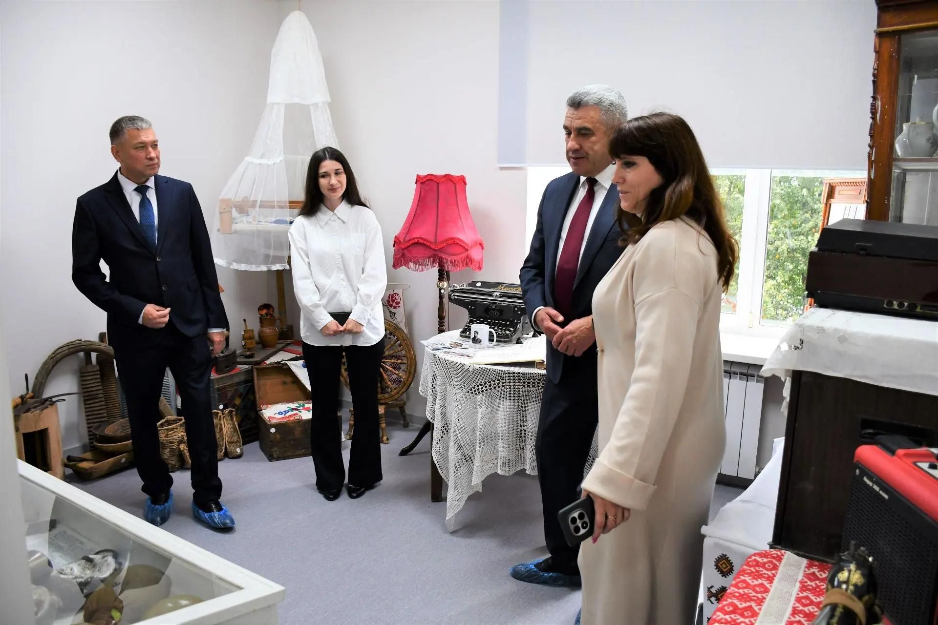 Министр образования Татарстана оценил обновленную Бехтеревскую школу