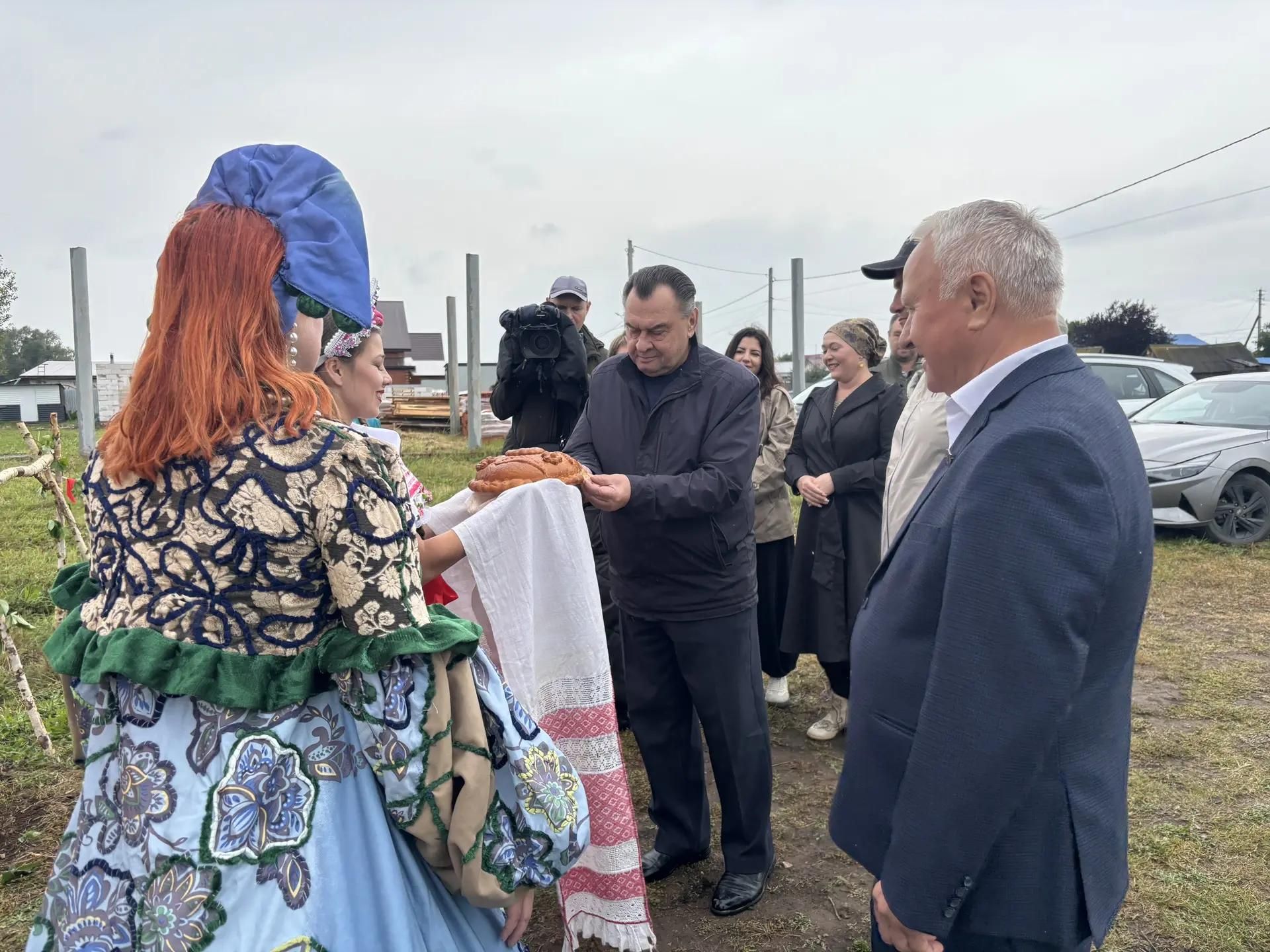 Уникальные мастера представили свои работы на Празднике Бехтеревского платка