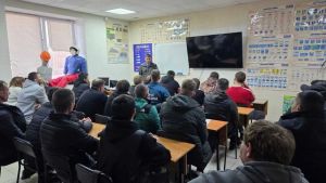 33 курсанта успешно сдали теорию на право управления самоходной техникой в Елабуге