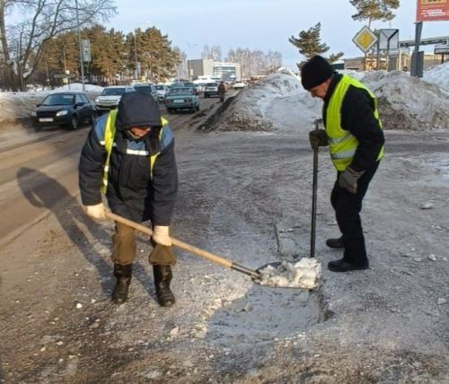 В Елабуге коммунальщики проводят очистку ливневой канализации