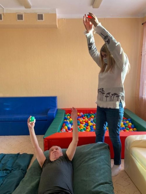В Елабужском доме-интернате проводят развивающие занятия с пожилыми людьми