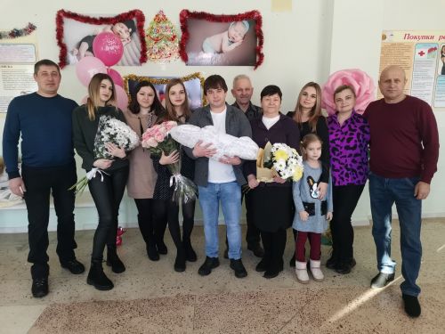 Из родильного дома выписали первого малыша, появившегося на свет в Елабуге в 2023  году