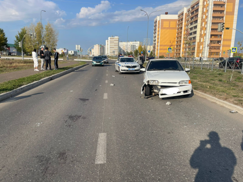 В Елабуге ребенок на самокате оказался под колесами автомобиля
