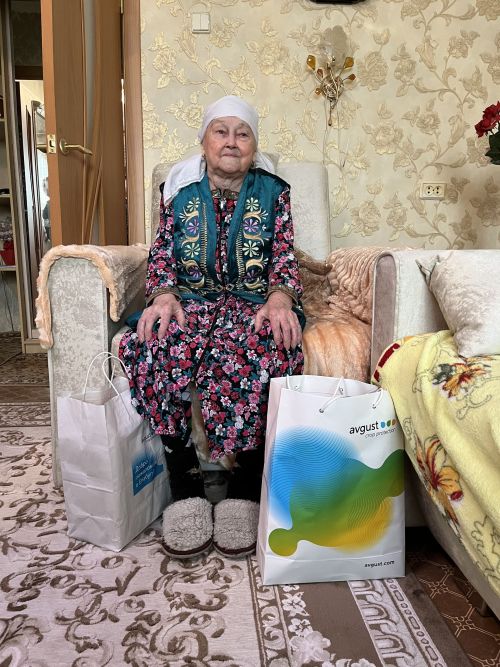 Завод «Август-Алабуга» поздравил ветерана с Днем пожилых людей