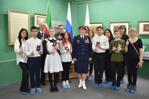 В преддверии Дня народного единства пять юных елабужан получили паспорта