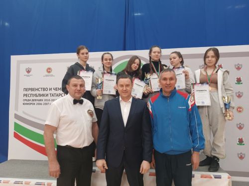 Елабужские спортсменки привезли медали с Первенства и Чемпионата РТ по боксу