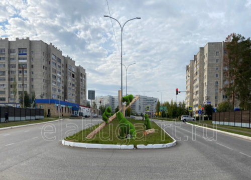 В Елабуге в этом году установят топиарную композицию «Мишки в лесу»