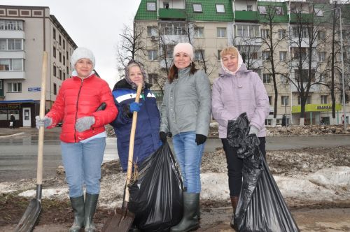 В Елабуге дан старт весенней уборке города