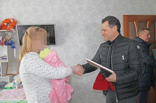 Рустем Нуриев поздравил семью мобилизованного с рождением ребенка