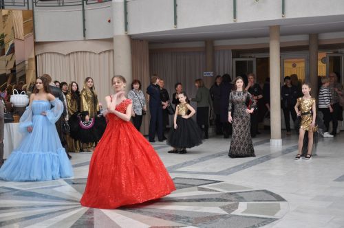 Зал Елабужского ДК переполнен: состоялось торжественное мероприятие к 8 марта