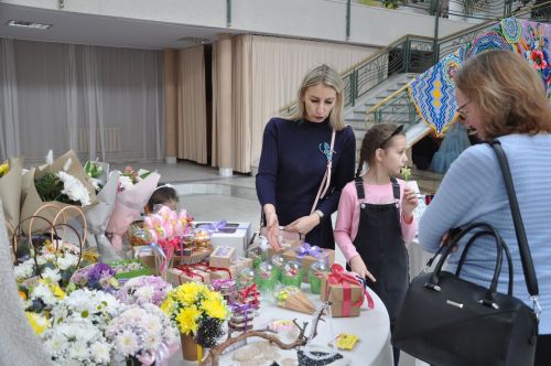 Зал Елабужского ДК переполнен: состоялось торжественное мероприятие к 8 марта