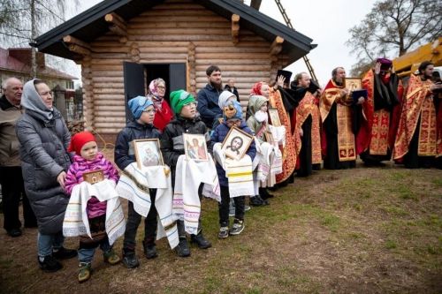 В Елабуге освятили и установили купол на Троицком кладбище