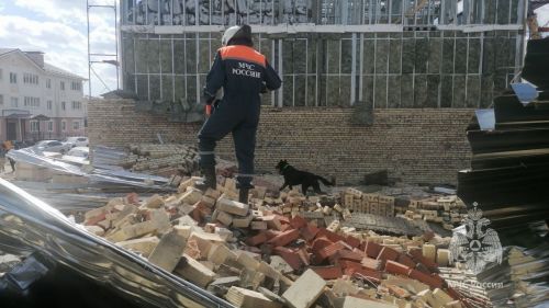 СК: при обрушении дома в Куюках рабочий получил травму ноги