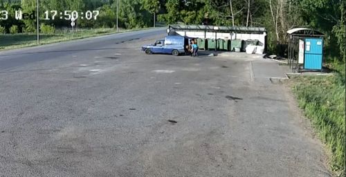 В Елабуге предприниматели незаконно выбрасывают мусор на контейнерную площадку возле «РайПо»