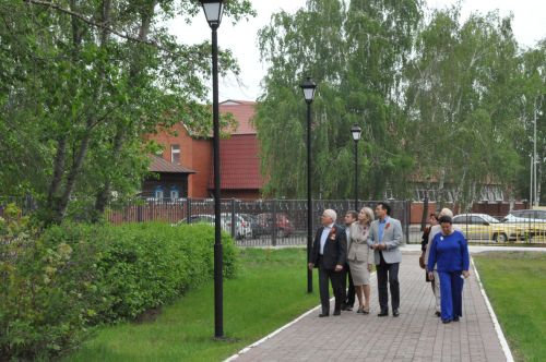 Ветераны, школьники из Елабуги и Лисичанска высадили Сад памяти и дружбы
