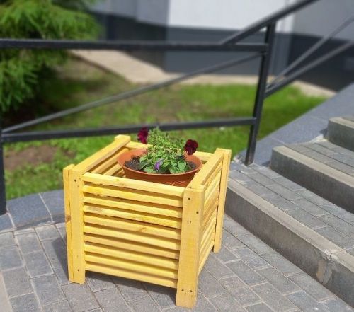 В Елабужском лицее учащиеся своими руками изготавливают деревянные кашпо