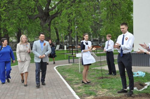 Ветераны, школьники из Елабуги и Лисичанска высадили Сад памяти и дружбы