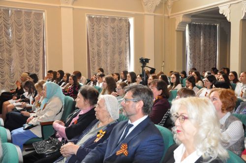 Ветераны, школьники из Елабуги и Лисичанска высадили Сад памяти и дружбы