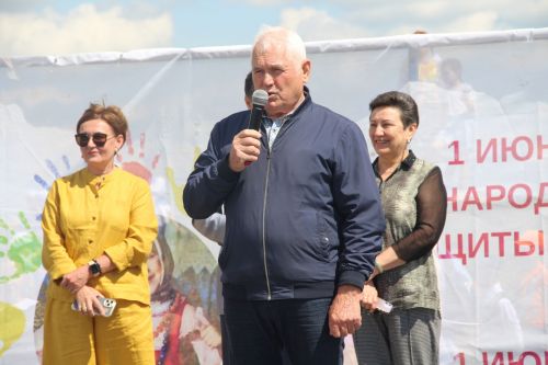В Елабуге на Дне защиты детей наградили победителей «Веселых стартов»