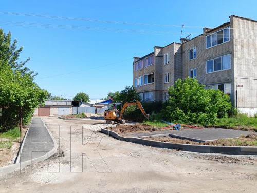 В Елабуге продолжается реализация программы «Наш двор»