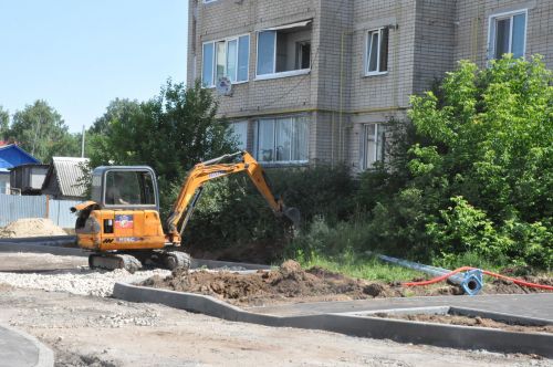 В Елабуге продолжается реализация программы «Наш двор»