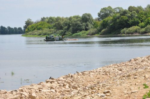 Земснаряд на строительстве пляжа в Елабуге намывает 750 кубов песчаной смеси в час