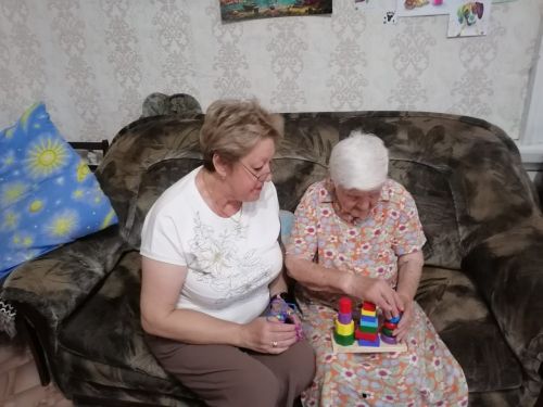 В Елабуге «социальный друг»  посещает одиноких пожилых людей