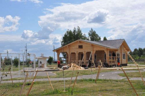В Елабуге на Сабантуй построили большой деревянный татарский дом