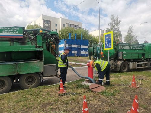 В Елабуге приступили к очистке ливневок