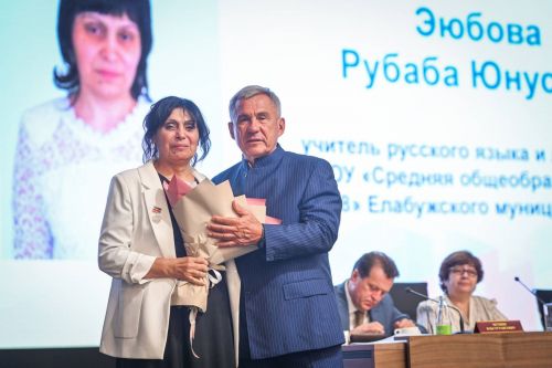 Заслуженный учитель РТ из Елабуги рассказала, как проверяет ЕГЭ и находит общий язык с учениками