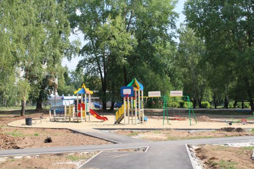В Елабуге продолжается благоустройство по программе «Наш двор»
