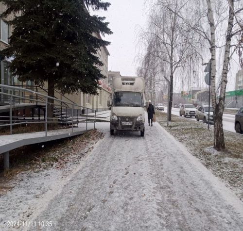 Елабужанам напоминают о запрете заезда транспорта на пешеходные зоны