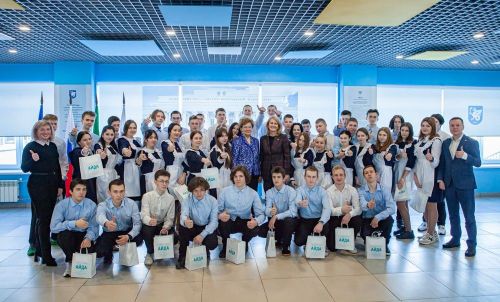Школьники Лисичанска и Рубежного встретились с депутатом Госдумы РФ Татьяной Ларионовой