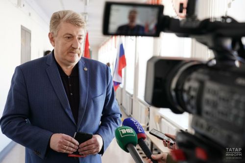 Председатель ЦИК Татарстана Андрей Кондратьев осудил действия россиян, которые в первый день выборов Президента испортили урны для голосования