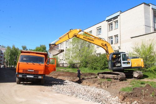 В Елабуге на улице Разведчиков начались ремонтные работы по программе «Наш двор»