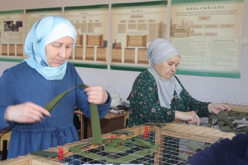 В Елабуге юбилейную 200-ю сеть для СВОих сплели мусульманки-волонтеры