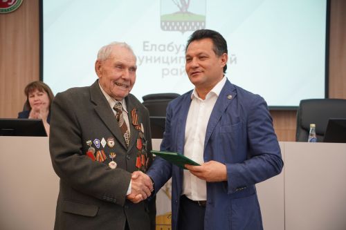 В Елабуге ветеранов поблагодарили за активность на субботниках