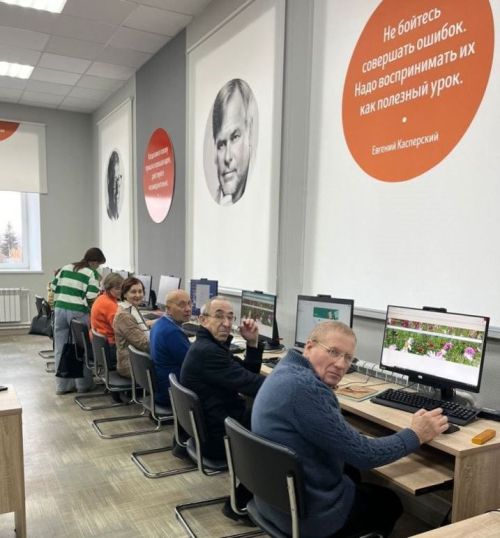 От продуктовых наборов до института: как Елабуга поддерживает своих пенсионеров