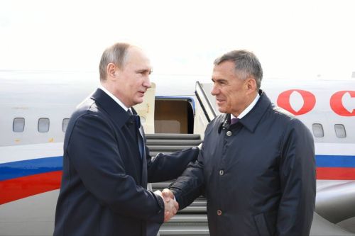 Рустам Минниханов поздравил Владимира Путина с днем рождения