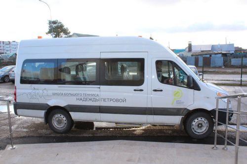 Елабужские дошколята осваивают большой теннис