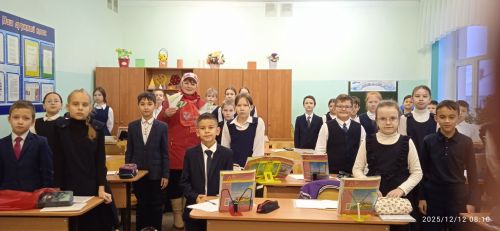 Больше, чем письмо: как елабужские школьники отправляют тепло и поддержку нашим защитникам