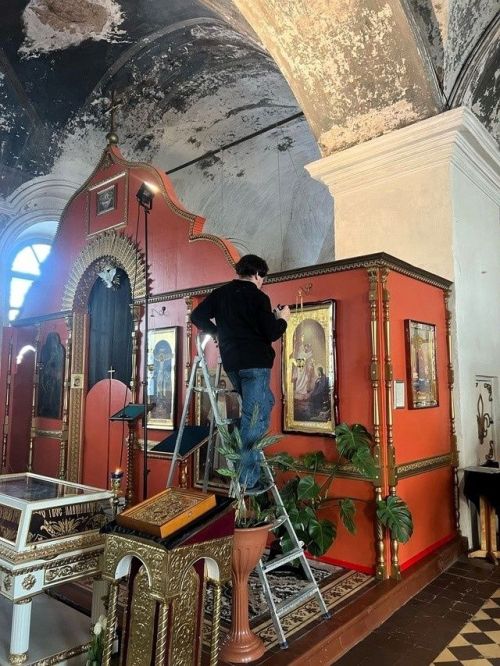 В Спасском соборе Елабуги изучают настенную живопись