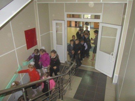 Учебная эвакуация в Елабужских школах: как готовят детей и педагогов к чрезвычайным ситуациям