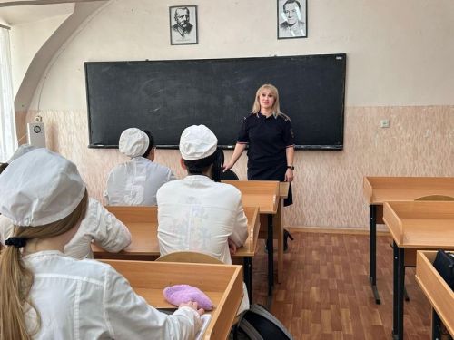 Полицейские Елабуги знакомят школьников с профессией