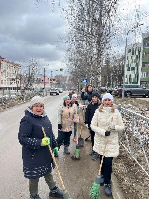 В Елабуге более 500 человек вышли на субботник