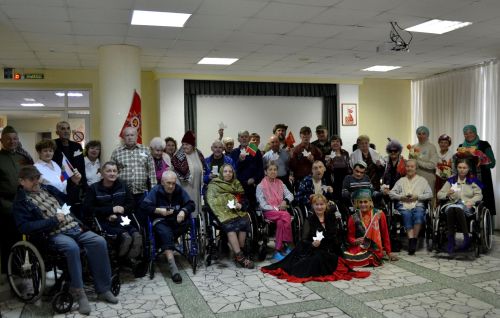 Волонтеры из Казани подарили праздник ветеранам Елабужского дома-интерната
