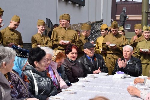 В Елабужском колледже культуры и искусств чествовали ветеранов и пенсионеров