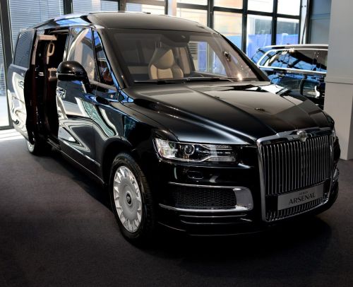 AURUS представляет премиальные модели автомобилей на ПМЭФ-2025